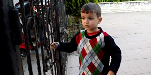 Kaybolan çocuk polisten yardım istedi