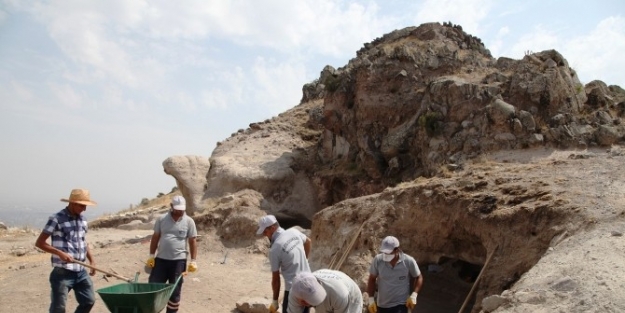 Takkeli Dağ’daki Gevale Kalesi Kazı Çalişmalari
