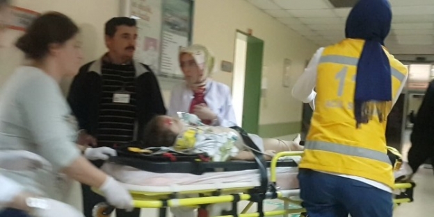 4 Yaşındaki Çocuğa Otomobil Çarpti