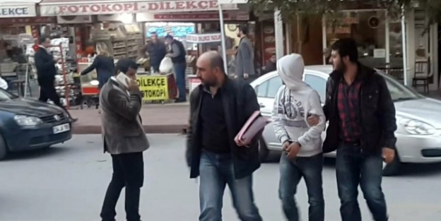 Anaokuluna Giren 3 Hırsız Polise Yakalandı