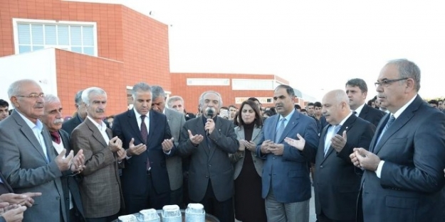 Adıyaman Üniversitesi’nde Aşure Dağıtıldı