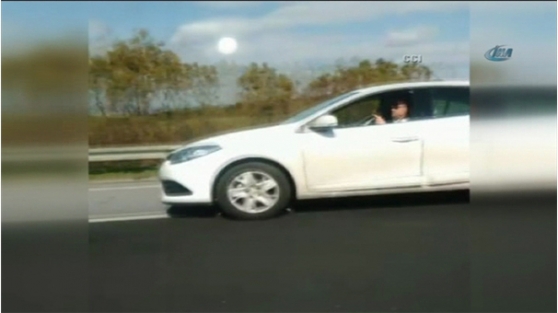 Direksiyon başında yaptığına inanamayacaksınız