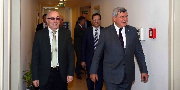 Kocaeli Büyükşehir Belediye Başkanı Karaosmanoğlu Fabrika Gezilerini Sürdürüyor