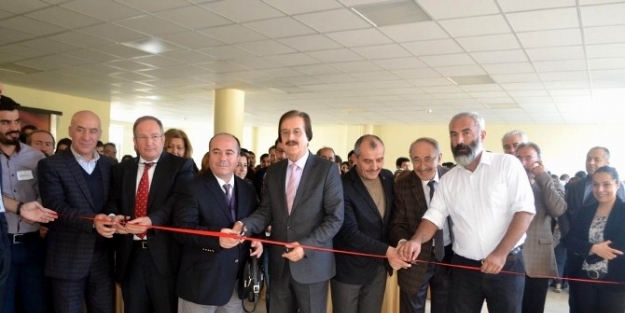 Cü İletişim Fakültesi’nde Basın Fotoğrafları Sergisi Açıldı