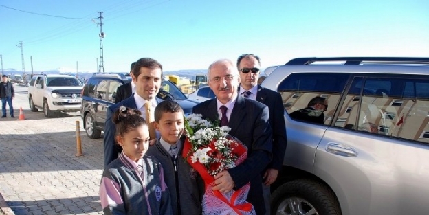 Vali Barut Gölova İlçesinde Temaslarda Bulundu