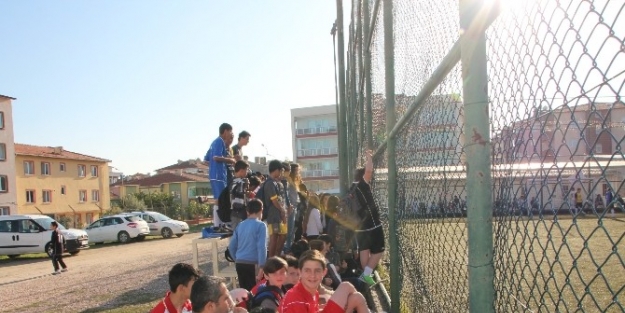 Ortaokullar Arası Halı Saha Turnuvasında Ertuğrulgazi Ortaokulu Şampiyon Oldu