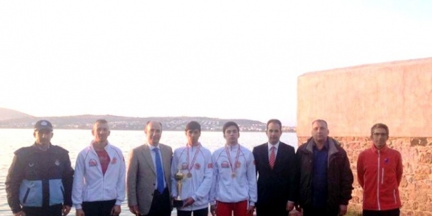 Şampiyon Kick Boksçular Başarılarını Kaymakam Nazlı İle Paylaştı