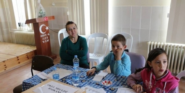 Atatürk İlkokulu Öğrenci Meclisi Başkanını Seçti