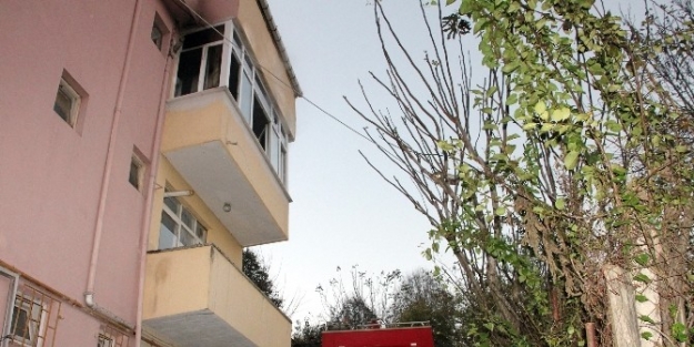 Mutfakta Çikan Yangını İtfaiye Söndürdü