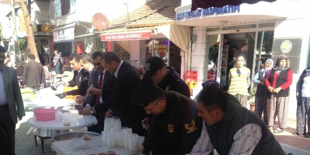 Köprübaşında 2 Bin Vatandaşa Aşure Dağıtıldı