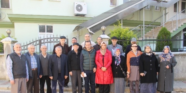 Stadyum Arkasındaki Sokaklarda Oturan Vatandaşlar, Kenan Sofuoğlu Caddesine Otobüs Hattı İstiyor