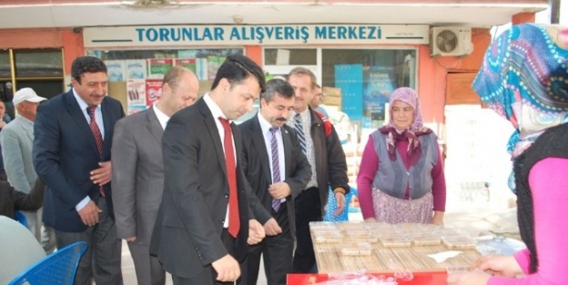 Müftülük Aşure Dağıttı