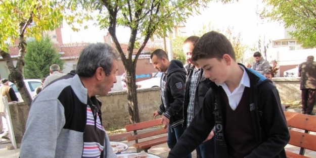 Kız Kur’an Kursu’ndan Aşure İkrami