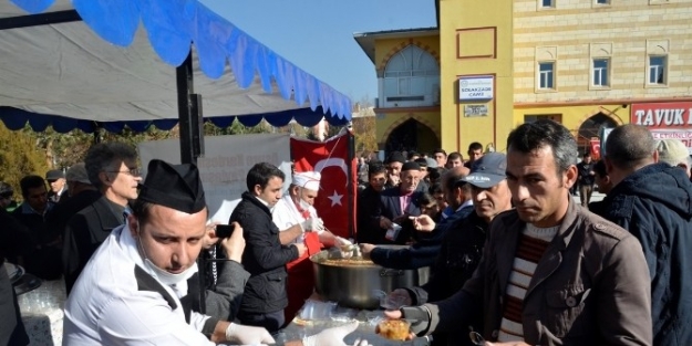 Palandöken Belediyesi 20 Bin Kişiye Aşure Dağıttı