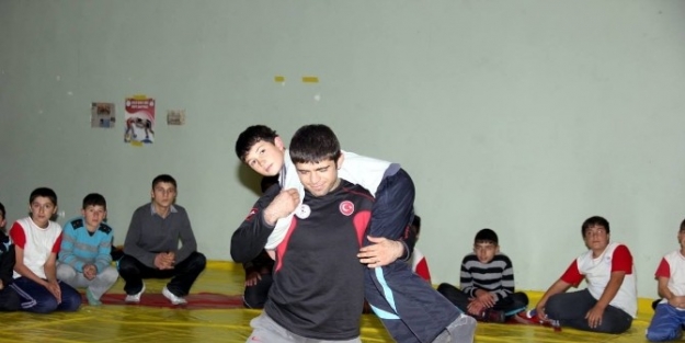 Geleceğin Yakuplarını Gör’üyorum