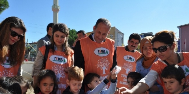 Demirci’de Minik Eller Tohum Ekti