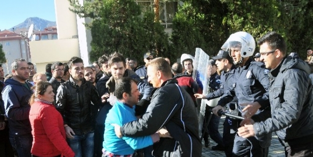 Gümüşhane’de Maden İşçileri Valiliğe Yürümek İstedi