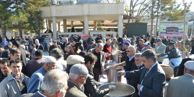 Ereğli Belediyesi 5 Bin Kişiye Aşure Dağıttı