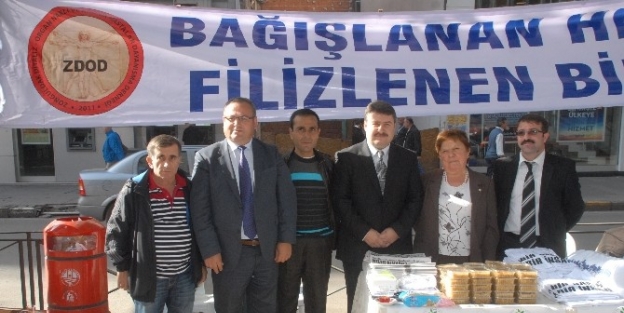 Diyaliz Derneğinden Aşure Dağıtımı