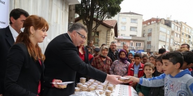 Kırklareli Belediyesi 2 Bin 500 Aşure Dağıttı