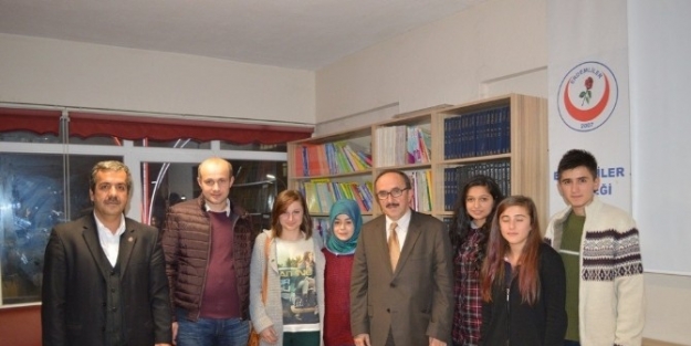 Erdemliler Derneğinden Hz. Mevlana Konferansı