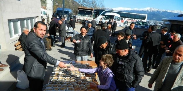 Posof Müftülüğü Aşure Dağıttı