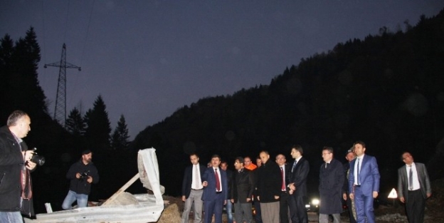 Heyelandan Zarar Gören Tonya-vakfıkebir Karayolu Tek Şeritten Ulaşıma Açılacak