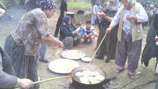 Kararı lokma dağıtarak kutladılar