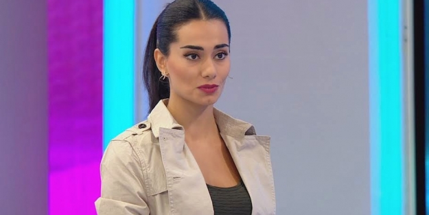 Nur Bozar Öykü Serter'e fırça çekti