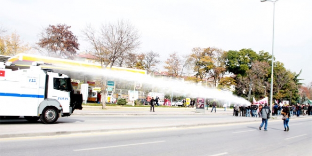 Kızılay'da izinsiz gösteri