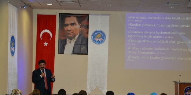 Üniversite Öğrencilerine ’kalbin Fethi Ve Güven’ Konulu Konferans Verildi
