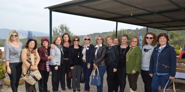 Edremit’te Yardımsevenler Derneği’nden Okula Destek Kahvaltısı