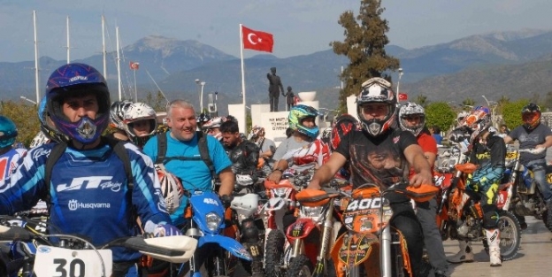 Motosiklet Sporcuları Ekstrem Etabında Oldukça Zorlandı