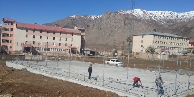 Hakkari’de Semt Sahalarının Yapım Çalişmasi