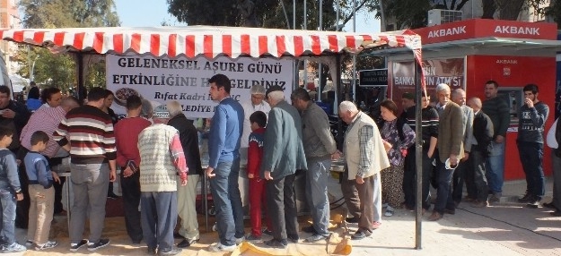 Köşk’te Aşure Etkinlikleri, Başkan Kılınç Aşure Dağıttı