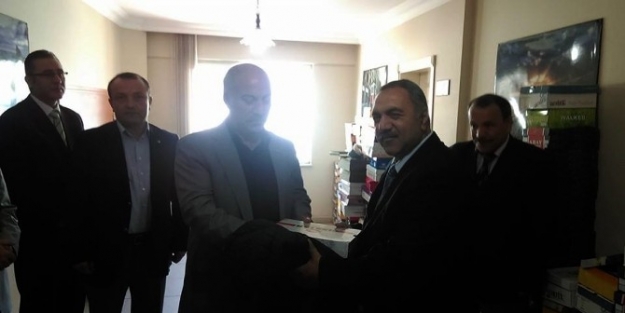 Alapli Tso’dan 600 Öğrenciye Bot Ve Mont Yardımı