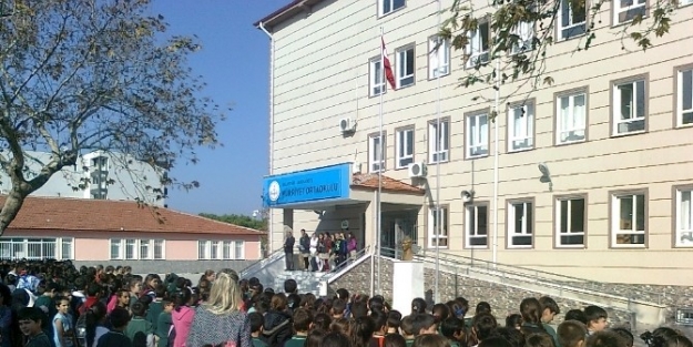 Hürriyet Ortaokulunda Öğrenciler Sandığa Gitti