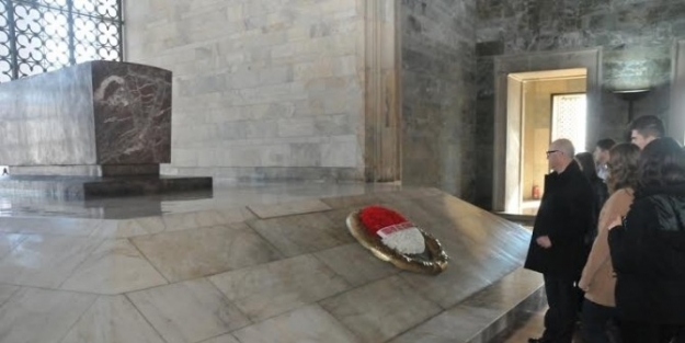 Cumhuriyeti Resmeden Öğrenciler Anıtkabir’de