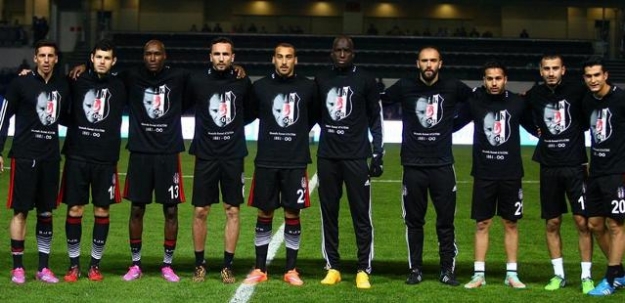 Beşiktaş sahaya Atatürk tişörtüyle çıktı!