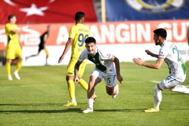 Bursaspor'da ilk deplasman galibiyetinin mutluluğu yaşanıyor