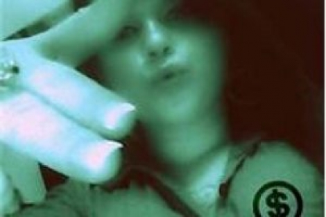 Çocuk yaştaki kız "seks çetesi" kurdu!