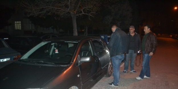 Araçların Camını Kırarak Hırsızlık Yaptılar