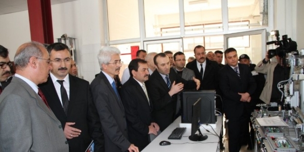 Rektör Ahmet Karaaslan: Teknolojiye Önemli Yatırımlar Yaptık