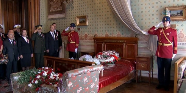 Dolmabahçe Sarayı'nda Atatürk'ü anma töreni