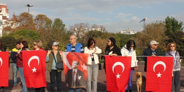 Atatürk için dev saygı zinciri