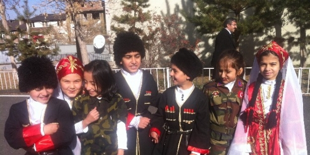 İlkokul Öğrencilerinden 10 Kasım Etkinliği