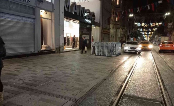 İstiklal Caddesi yaya ve araç trafiğine açıldı