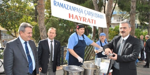 Ramazanpaşa Esnafı Aşure Geleneğini Sürdürdü