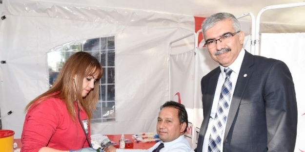 Türk Kızılayı’na Bağış Seferberliği