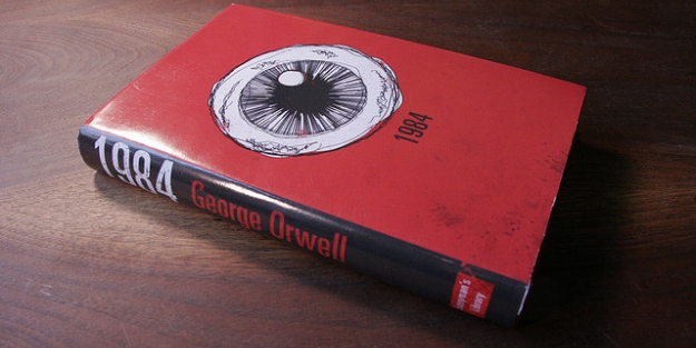 O romanı okuyan genç gözaltında!